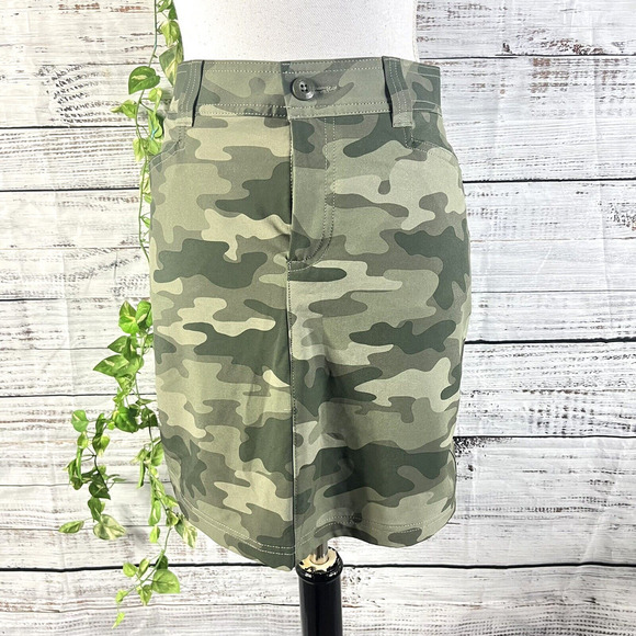 Eddie Bauer Adventurer 2.0 Skort size 6 Camo Green Stretch Modest Sports Outdoor - Picture 1 of 13